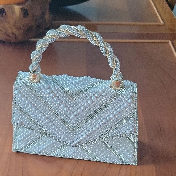 Elegant Pearl-Embellished Handbag - Picture 1 of 6